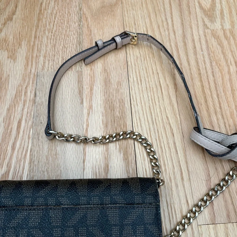Michael Kors Signature Brown Logo Phone Crossbody Purse Wallet Strap Broken